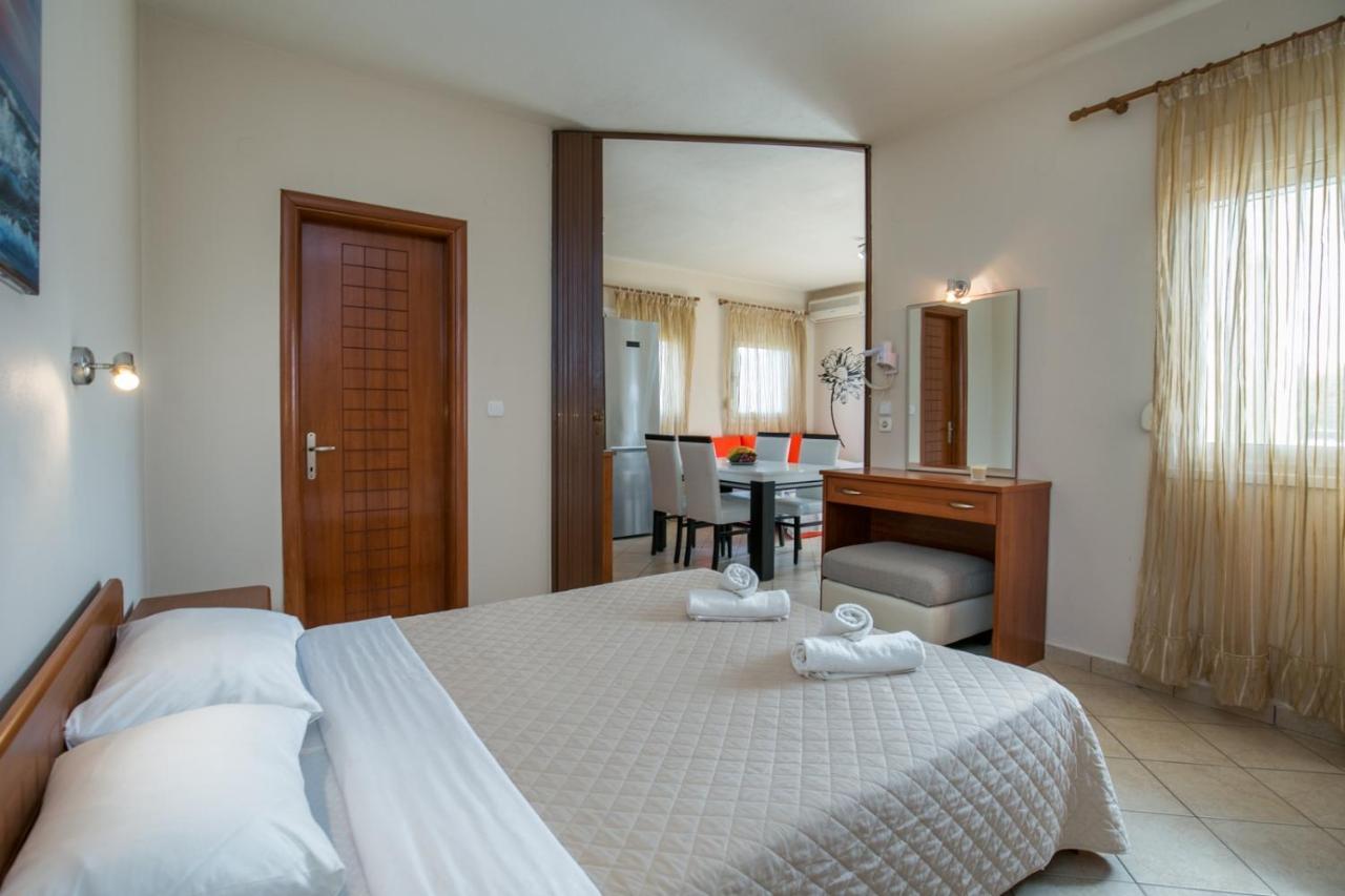 Kapahi Magic Hotel Apartments Potos Ngoại thất bức ảnh